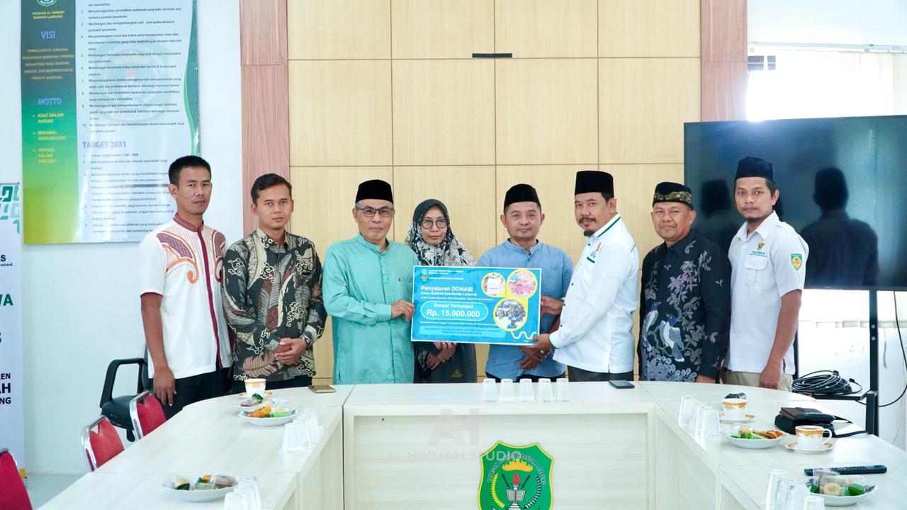 Ponpes Al Hikmah Serahkan Bantuan Untuk Korban Banjir Sumatera Melalui BAZNS Kota Bandar Lampung