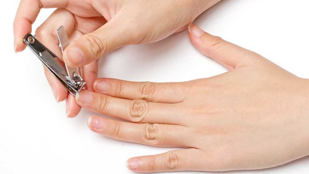 Rambut Rontok dan Potong Kuku Wanita Haid